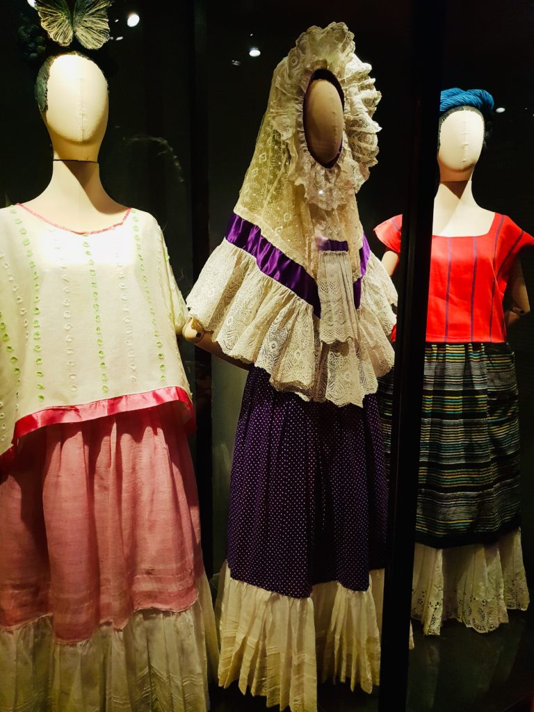 frida kahlo clothes